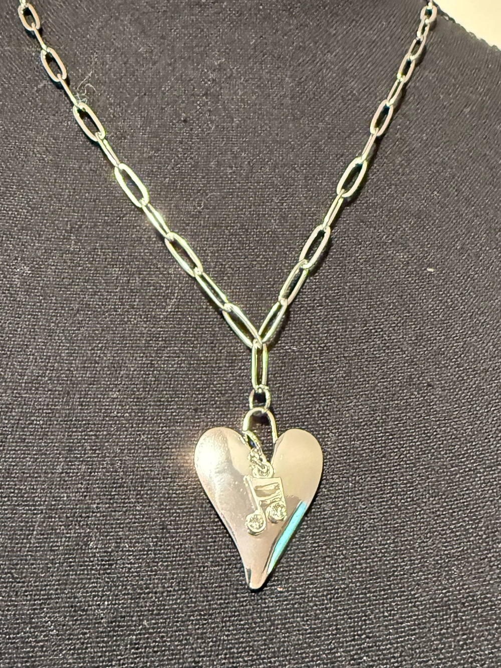 Music 🎵 Lover Necklace
Handmade by Sweet P
17” with extender stainless steel